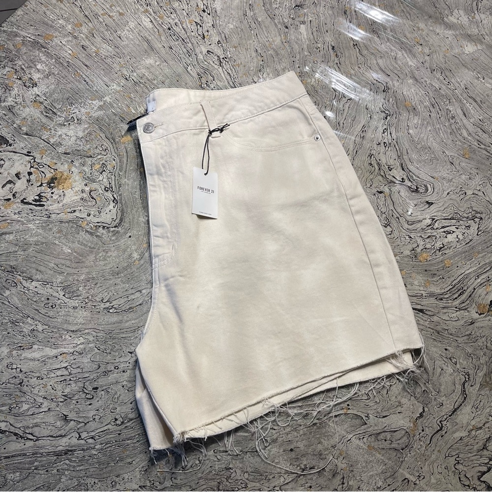 Mid-Rise Raw-Cut Denim Shorts
Size 34
Color is light beige
Brand is Forever 21